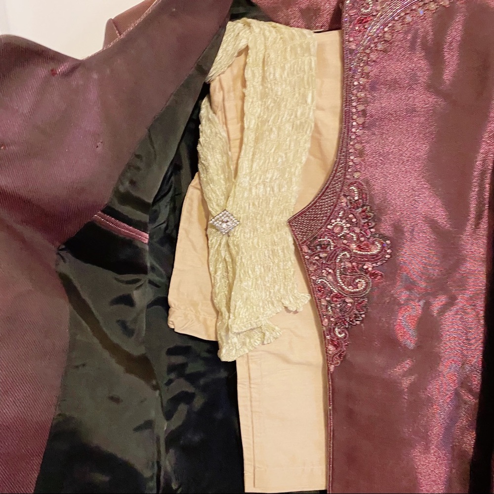 Men’s Sherwani Set - Picture 5 of 8